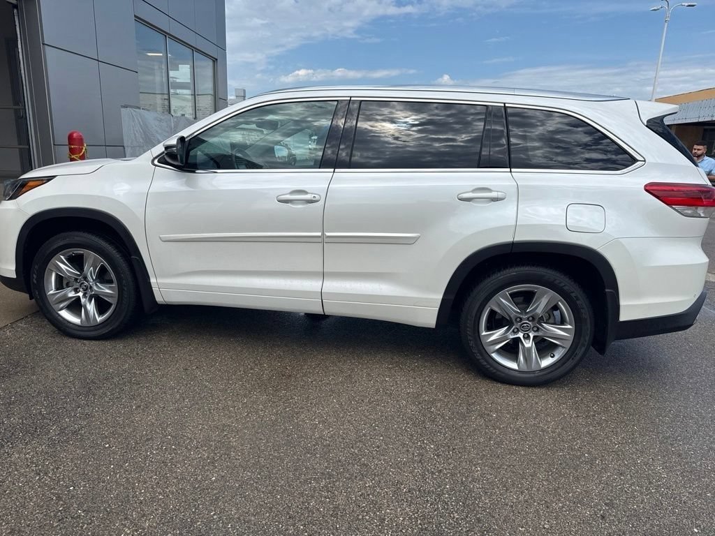Used 2018 Blizzard Pearl Toyota Limited image 10