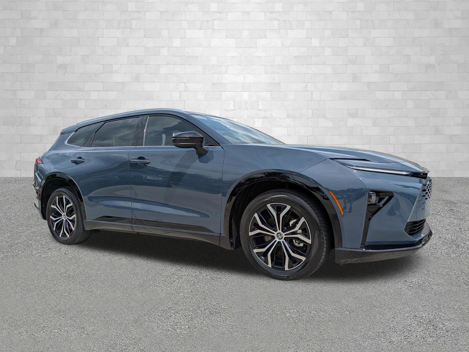 Used 2025 STORM CLOUD Toyota XLE image 1