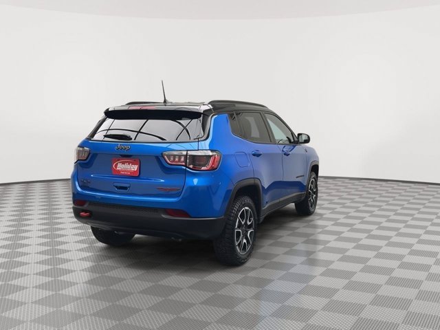 Used 2025 Hydro Blue Pearlcoat Jeep Trailhawk image 33