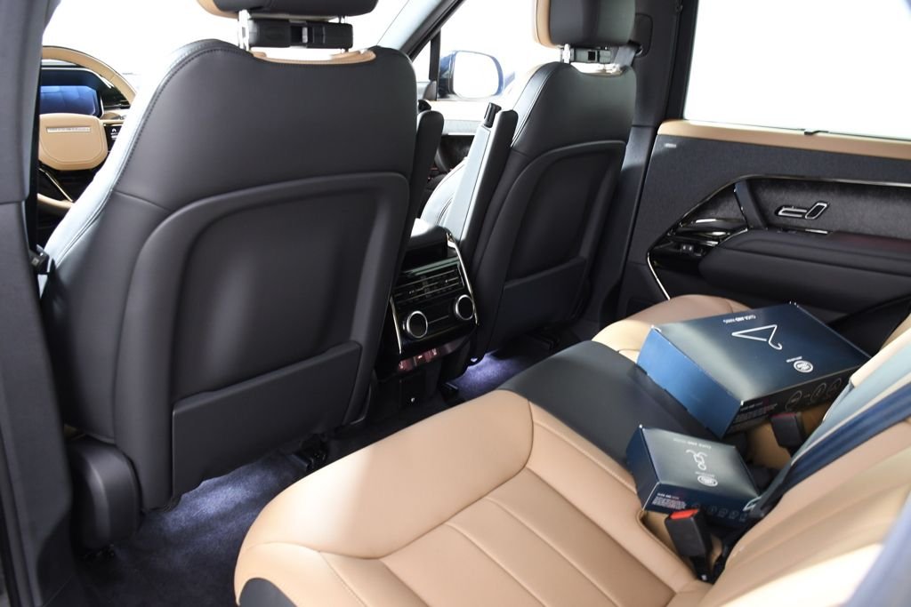 New 2026 Santorini Blk Land Rover Dynamic SE image 26