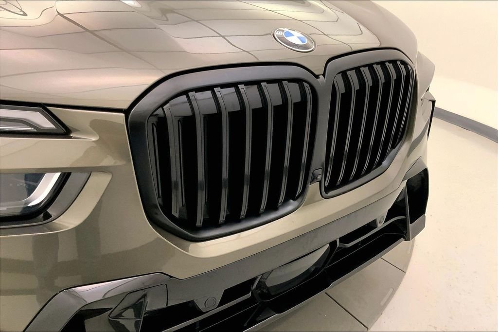 Used 2026 Manhattan Green Metallic BMW  image 29