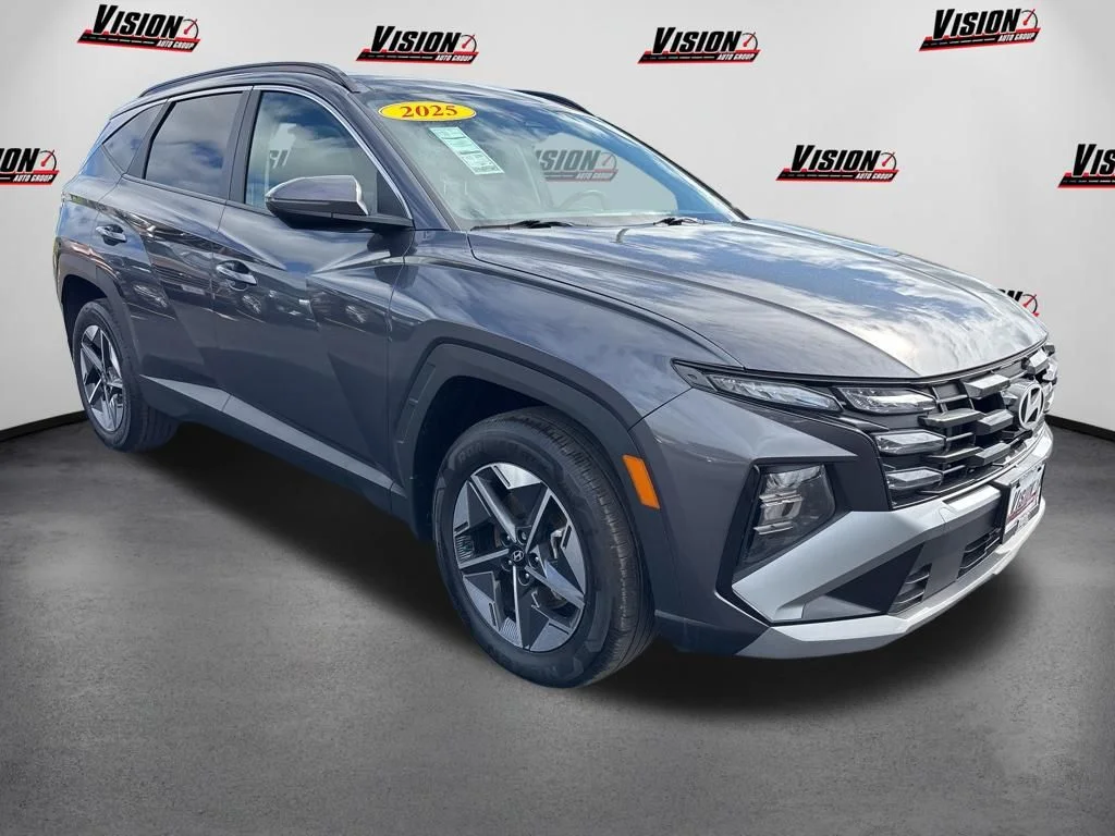 Used 2025 Gray Hyundai SEL Convenience image 3
