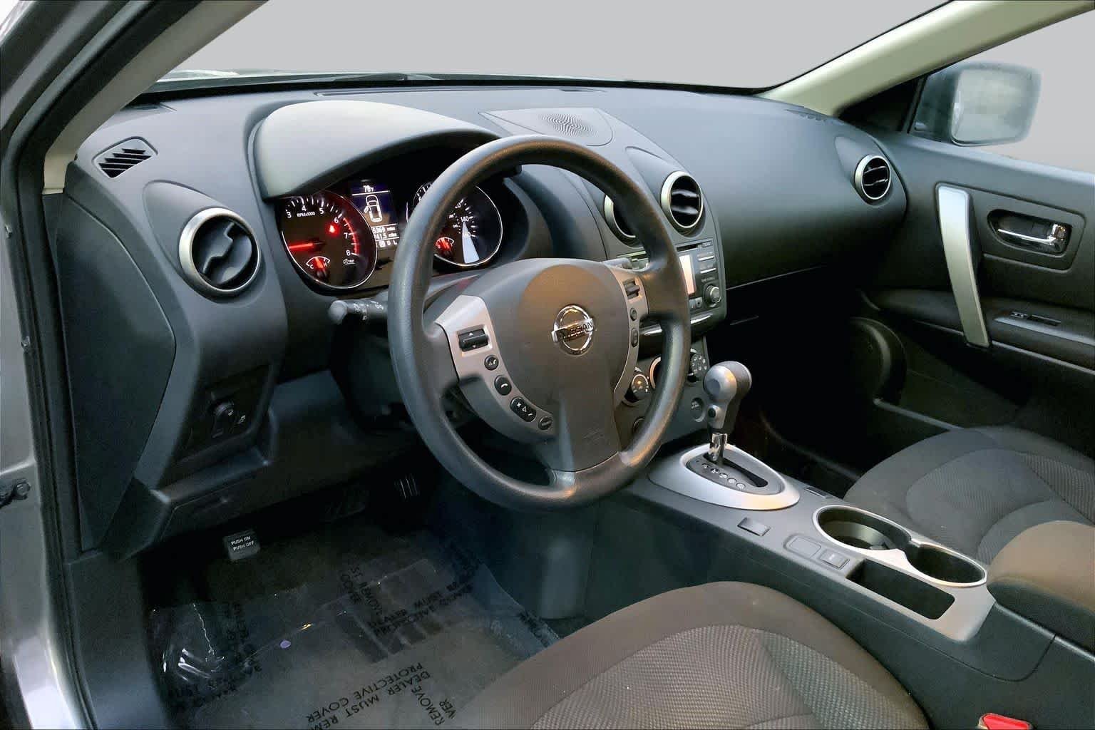 Used 2015 Platinum Graphite Nissan S image 17