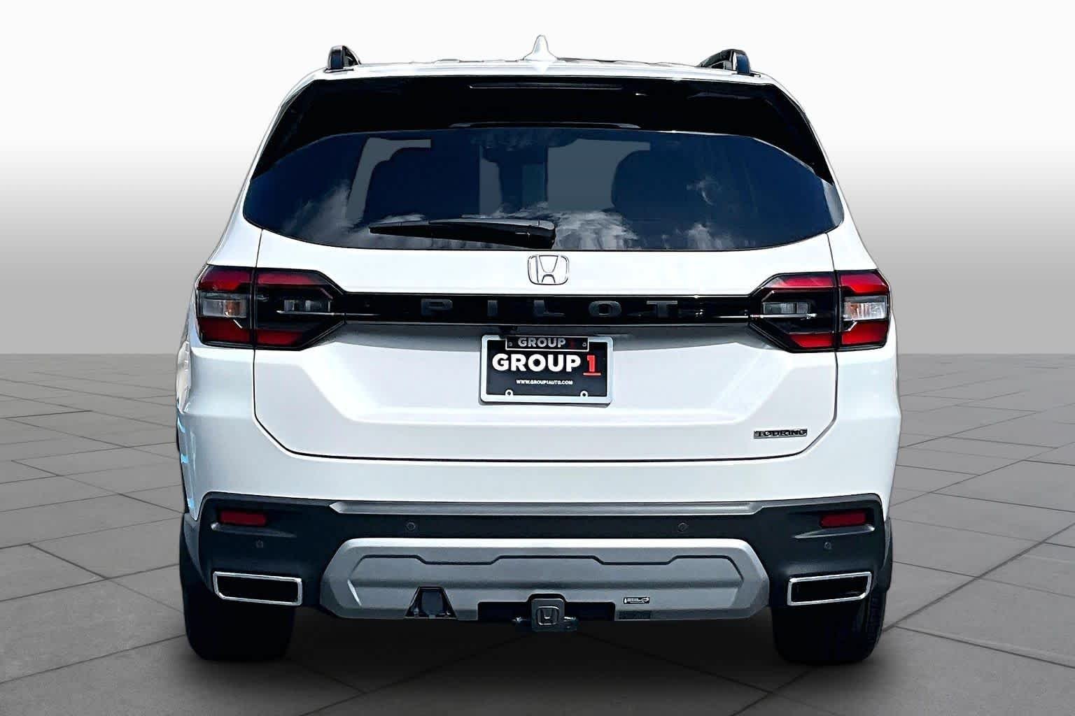 Used 2025 Platinum White Pearl Honda Touring image 5