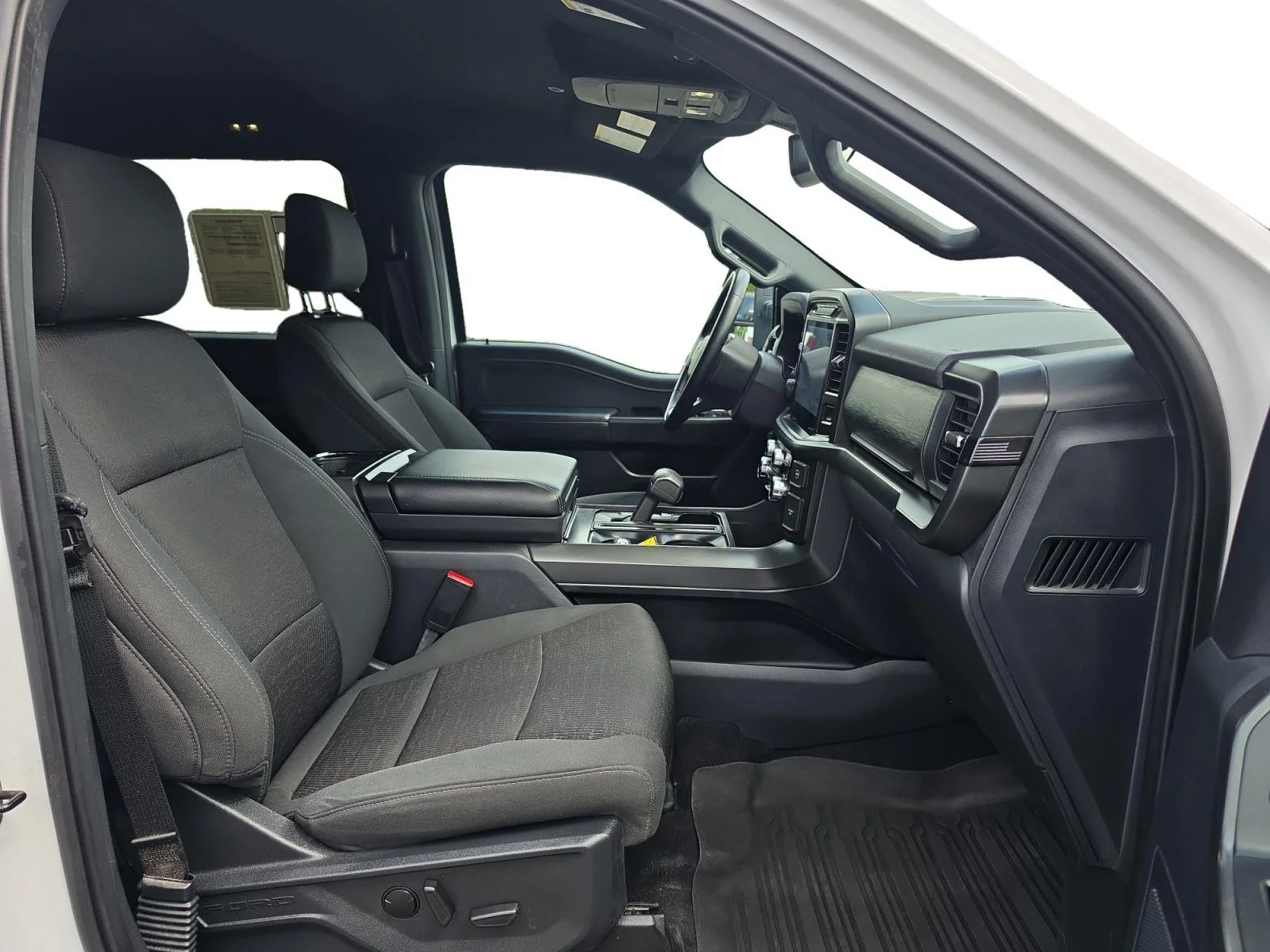 Used 2024 Oxford White Ford XLT image 25
