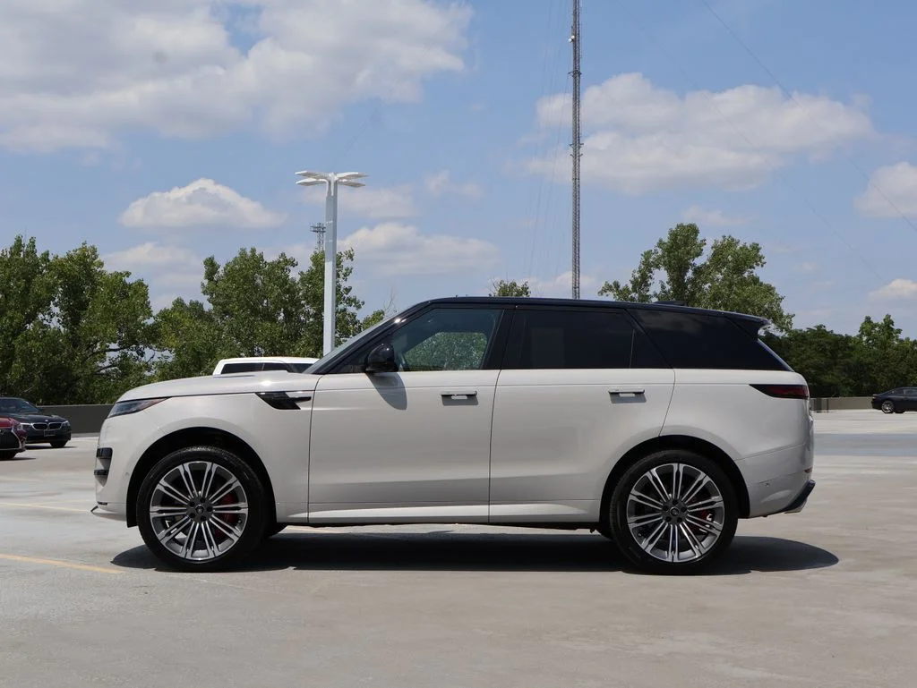 Certified Used 2025 Borasco Gray Metallic Land Rover Dynamic SE image 4