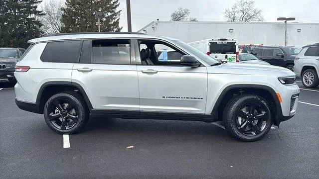 New 2026 Silver Zynith Exterior Paint Jeep Limited image 2