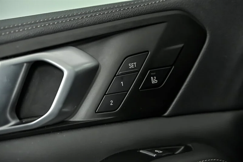 Used 2022  BMW M50i image 14