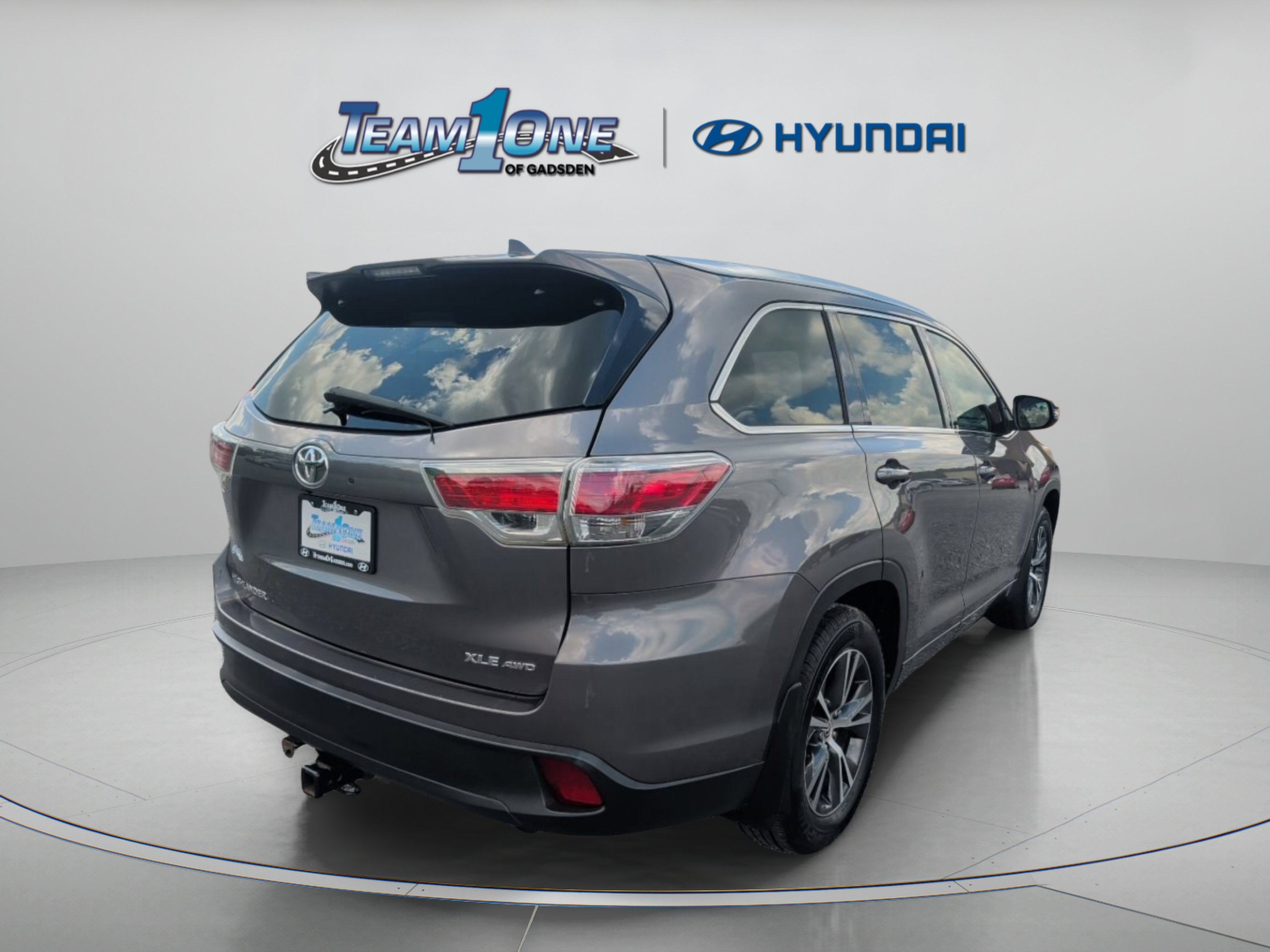 Used 2016 Predawn Gray Mica Toyota XLE image 8