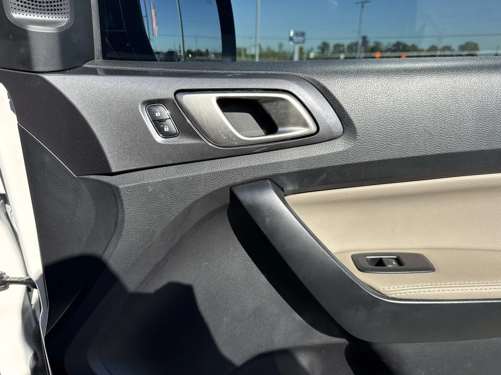 Certified Used 2020 White Platinum Tri-Coat Metallic Ford LARIAT image 14