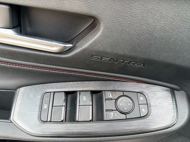 New 2026 Atlantic Gray Metallic / Super Black Two-tone Nissan SR image 18