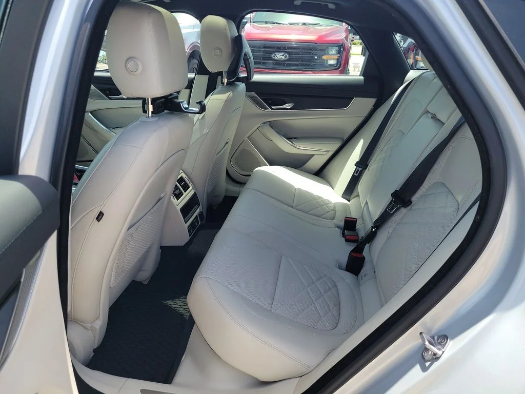 Used 2022 Silver Jaguar SE image 11