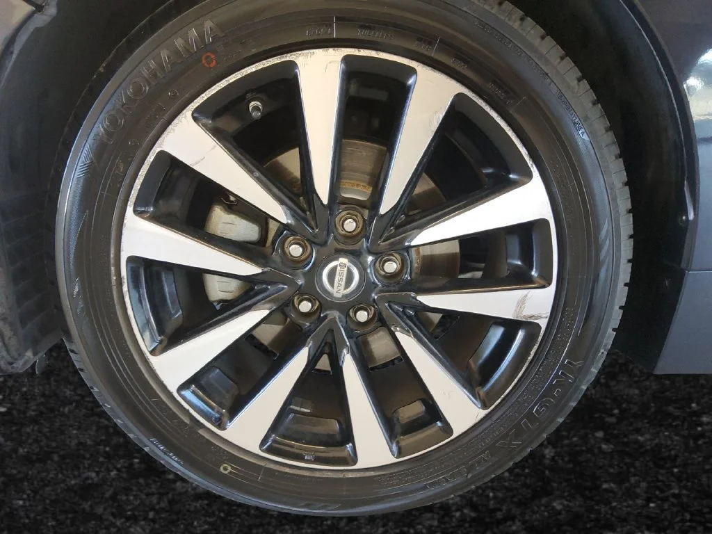 Used 2018 Blue Nissan 2.5 SL image 26