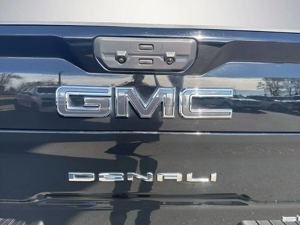 Used 2024 Onyx Black GMC Denali Ultimate image 40