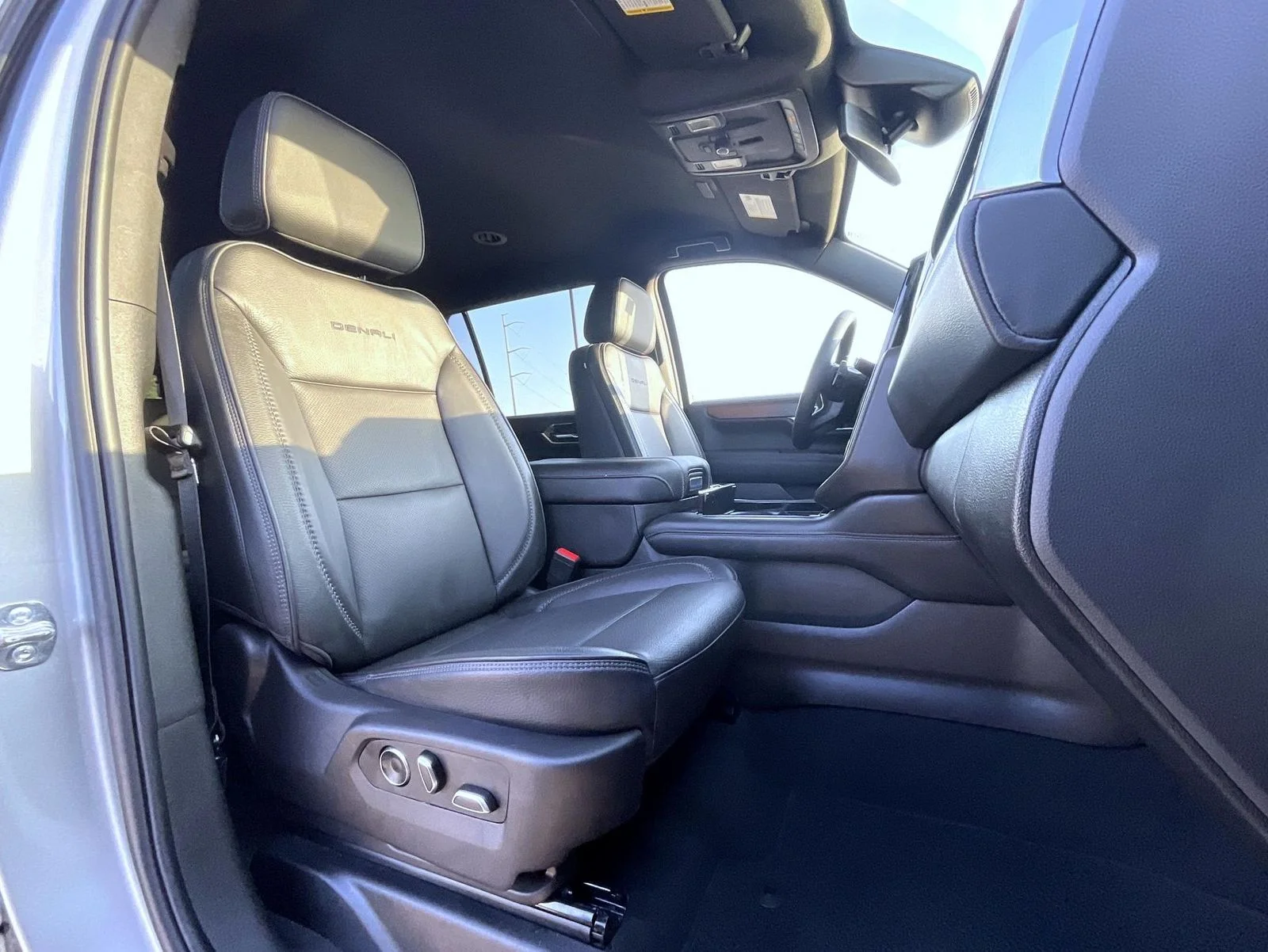 Used 2025 Silver GMC Denali image 16