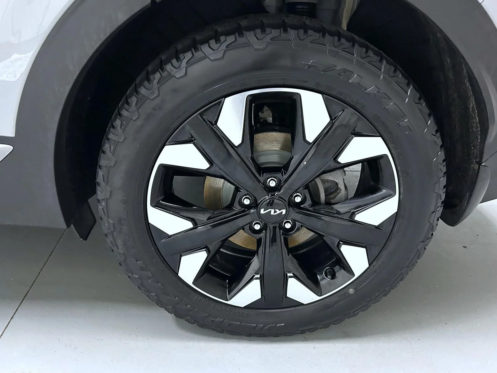 Used 2023 Gray Kia X-Line image 22