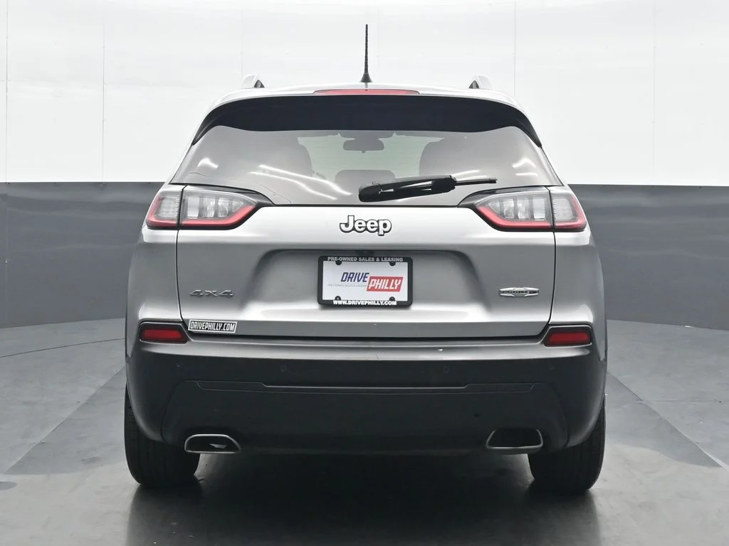 Used 2019 Silver Jeep Latitude Plus image 5