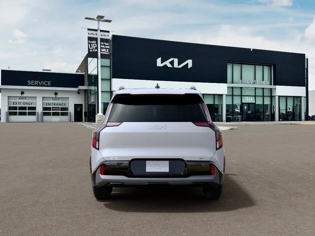 New 2026 Glacial White Pearl/Ebony Black Roof Kia GT-Line image 5