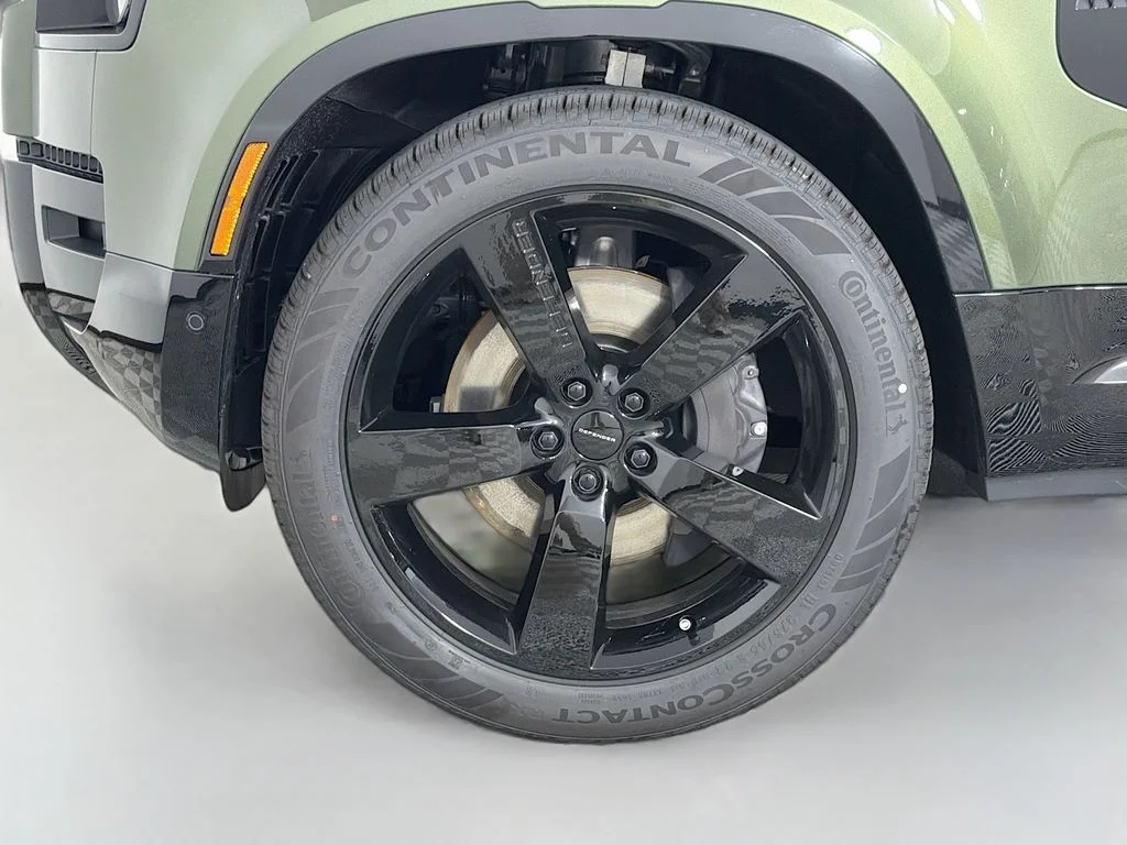New 2026 Woolstone Green Metallic Land Rover X-Dynamic SE image 33