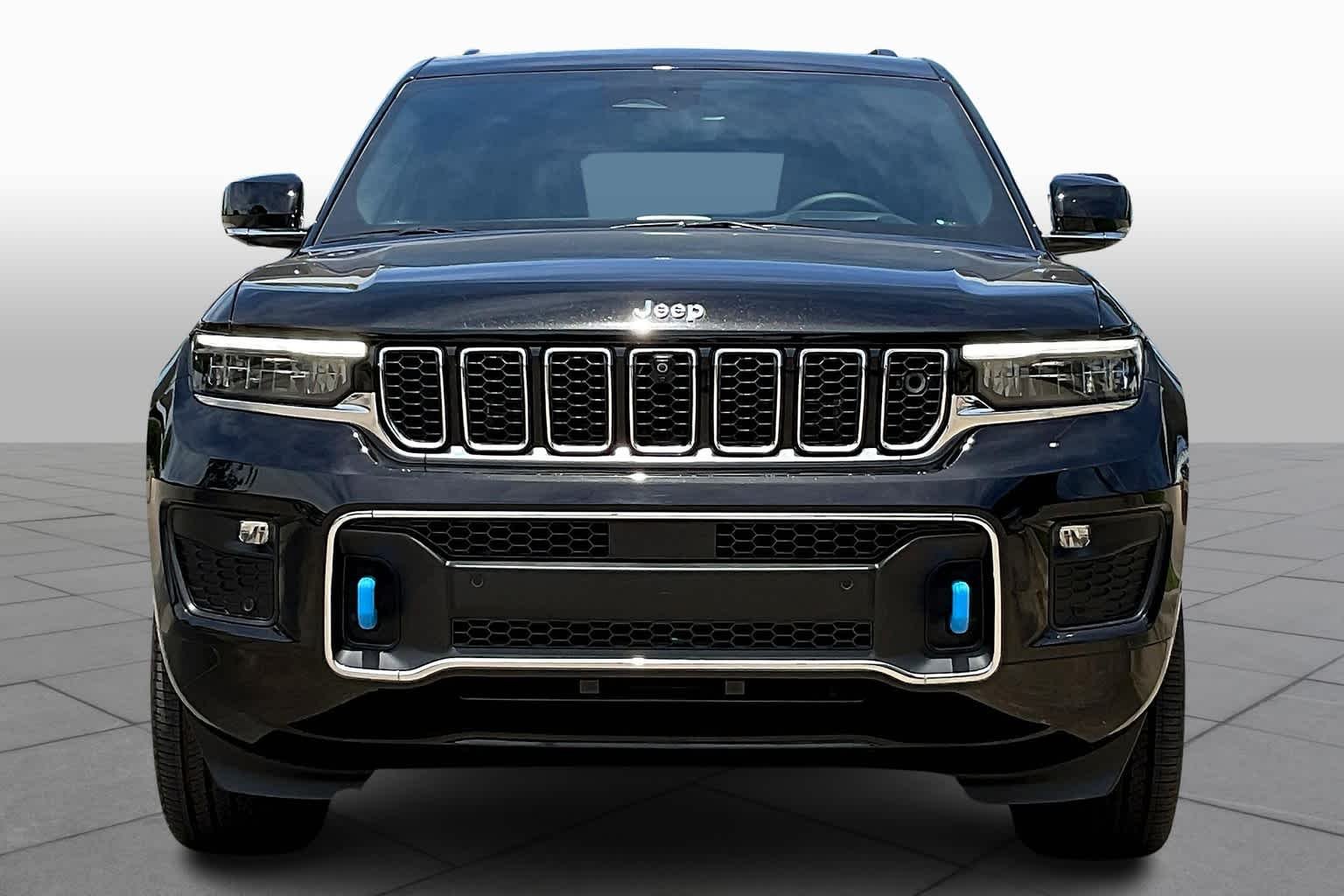 Used 2023 Diamond Black Crystal Pearlcoat Jeep Overland image 3