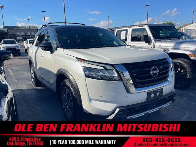 2023 Nissan Pathfinder SL