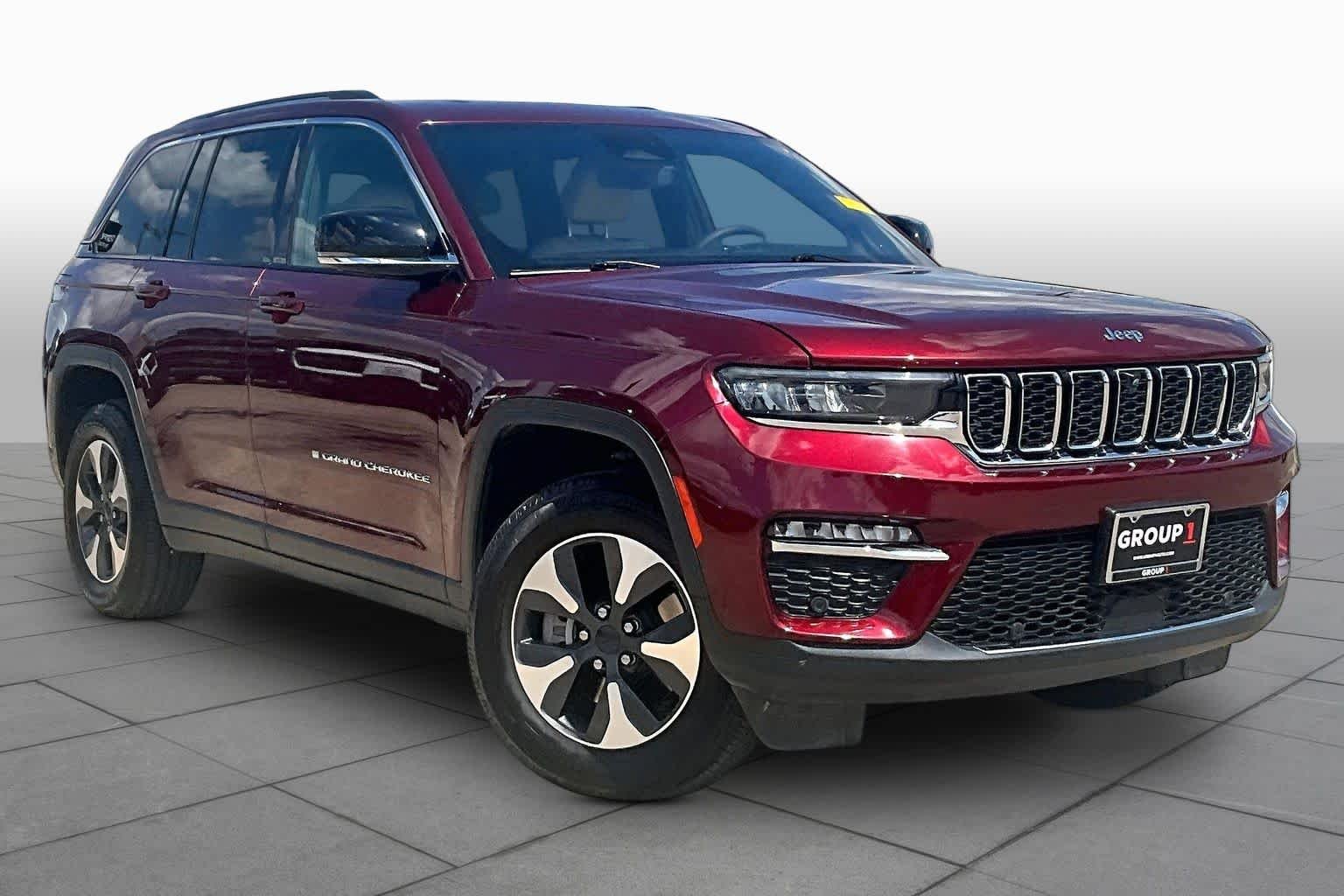 Used 2022 Velvet Red Pearlcoat Jeep  image 3