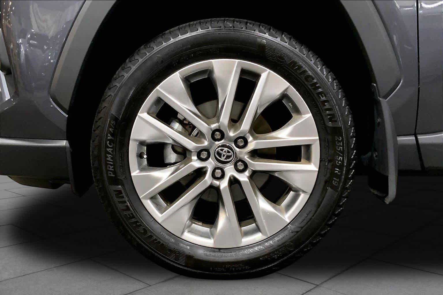 Used 2025 Magnetic Gray Metallic Toyota XLE Premium image 11