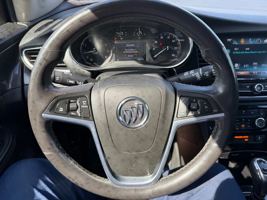 Used 2020 Summit White Buick Essence image 14