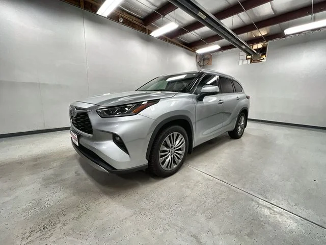 2022 Toyota Highlander Platinum 4x4 V6's photo