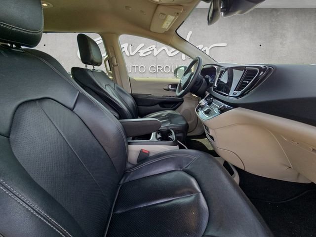 Used 2022 Black Chrysler Touring L image 24
