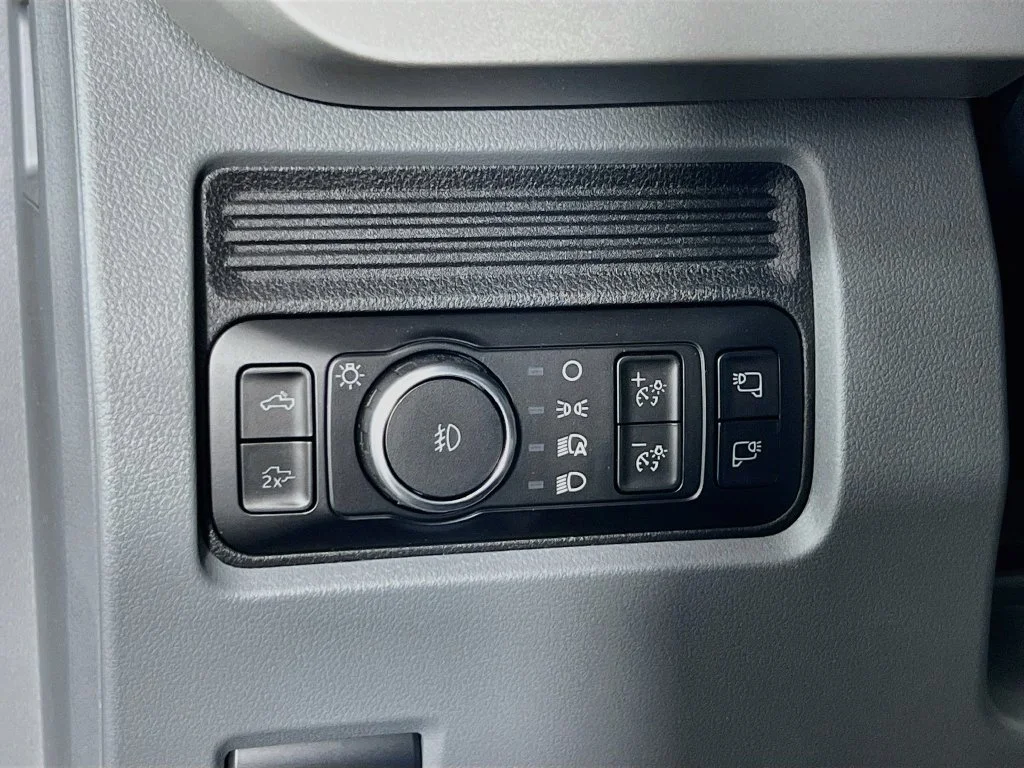 New 2027 Carbonized Gray Metallic Ford XLT image 18
