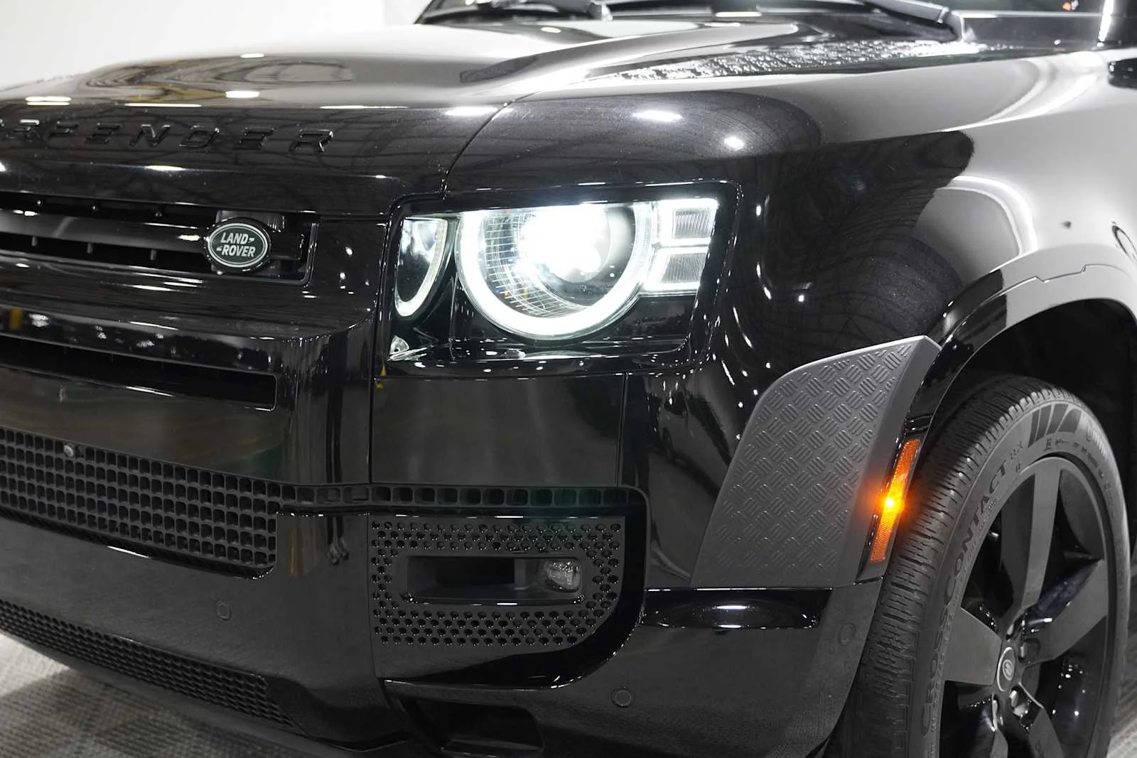 Used 2024 Santorini Black Metallic Land Rover X-Dynamic SE image 6