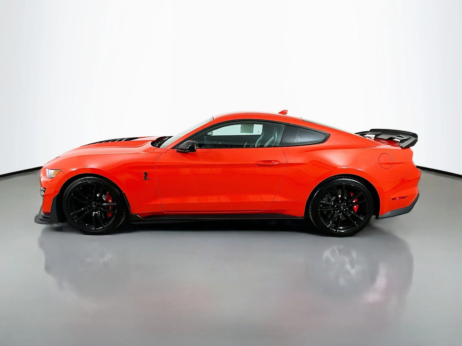 Used 2022 Orange Ford  image 8