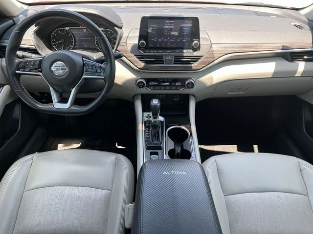 Used 2020 Red Nissan 2.5 Platinum image 17