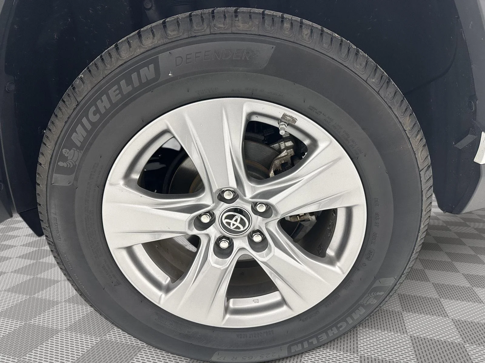 Used 2024 Ice Cap Toyota Hybrid LE image 30