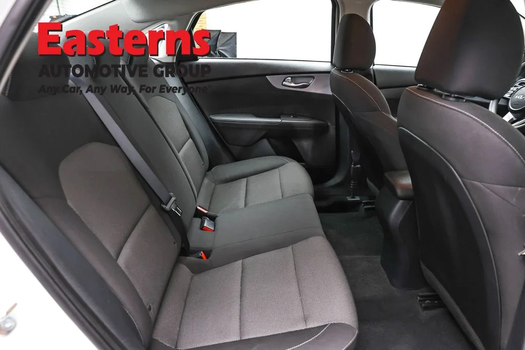 Used 2023 White Kia LXS image 22