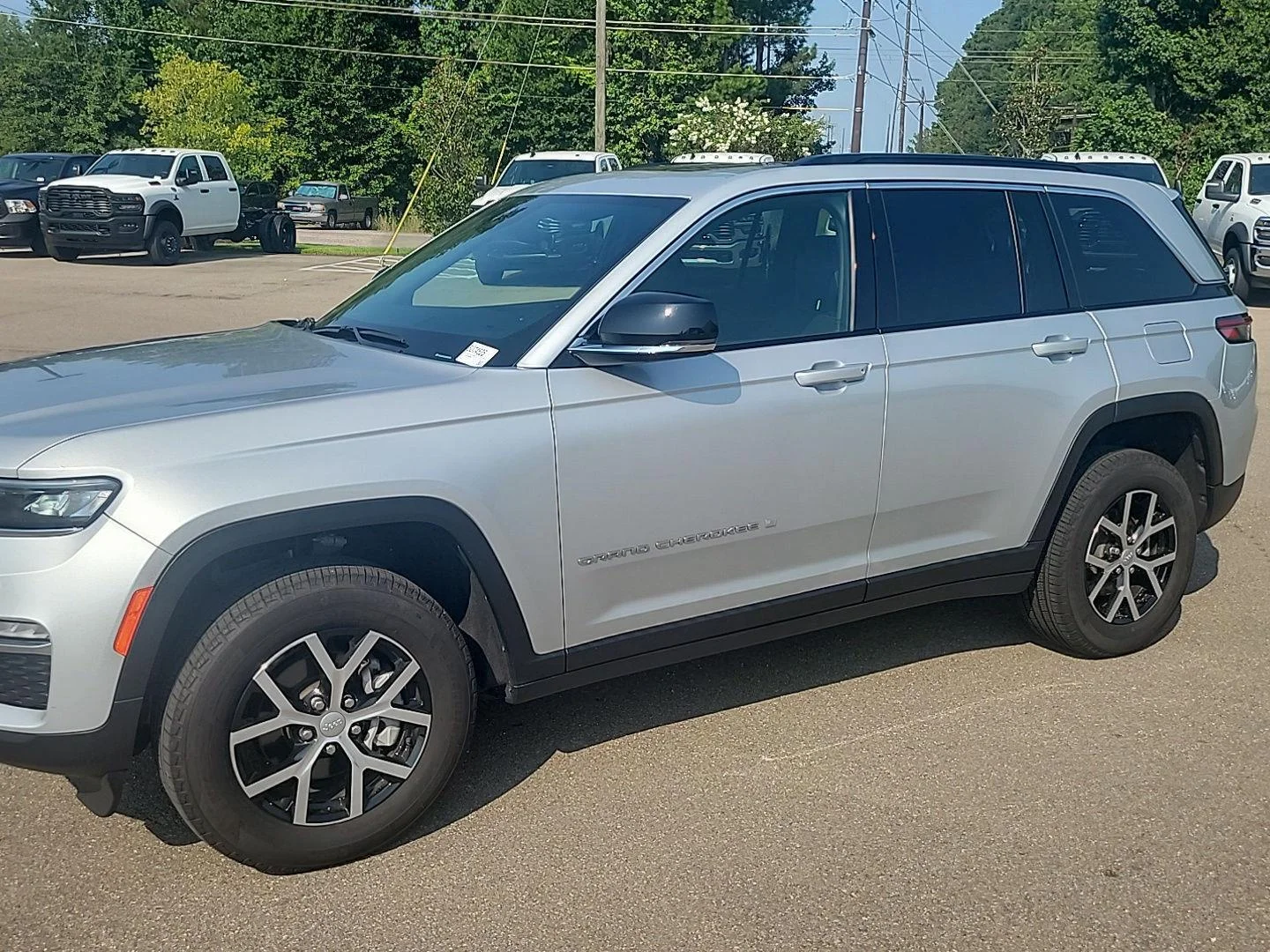 Used 2025 Silver Zynith Jeep Limited image 1