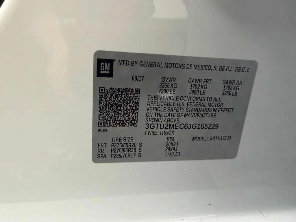 Used 2018 Summit White GMC SLE image 23