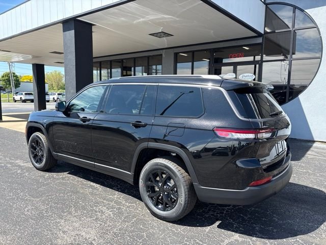 New 2026 Diamond Black Crystal Pearl-Coat Exterior Paint Jeep Altitude image 6