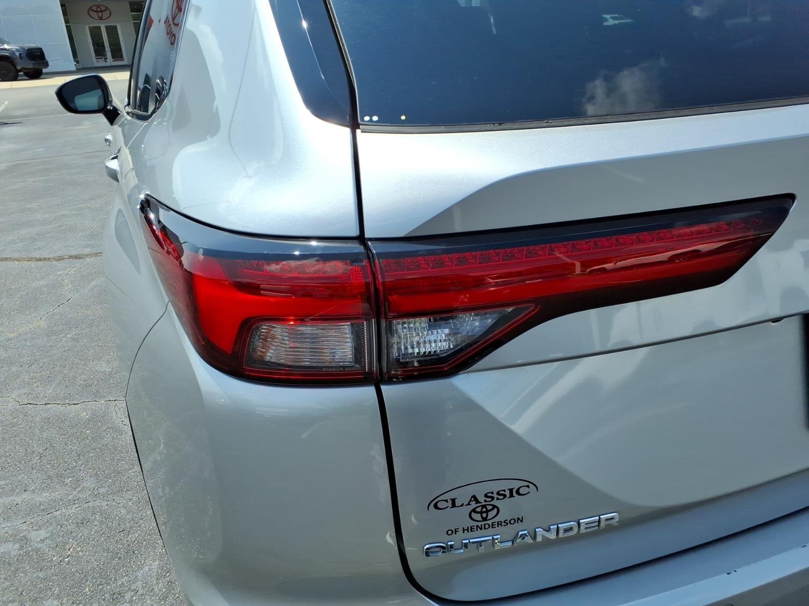 Used 2023 Alloy Silver Metallic Mitsubishi SE image 17