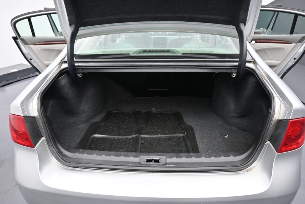 Used 2009 Quicksilver Metallic Buick CX image 31