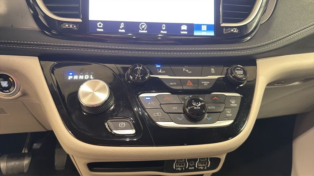 Used 2023 Silver Chrysler Touring L image 24
