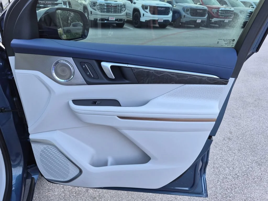 New 2026 Ocean Blue Metallic Buick Avenir image 37