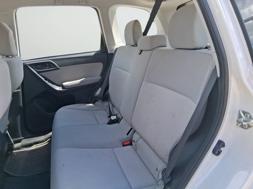 Used 2014 White Subaru 2.5i image 11