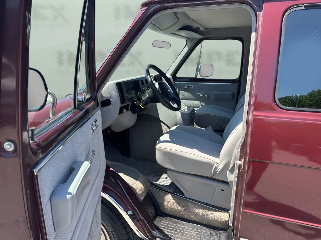 Used 1992  GMC Rally STX image 9