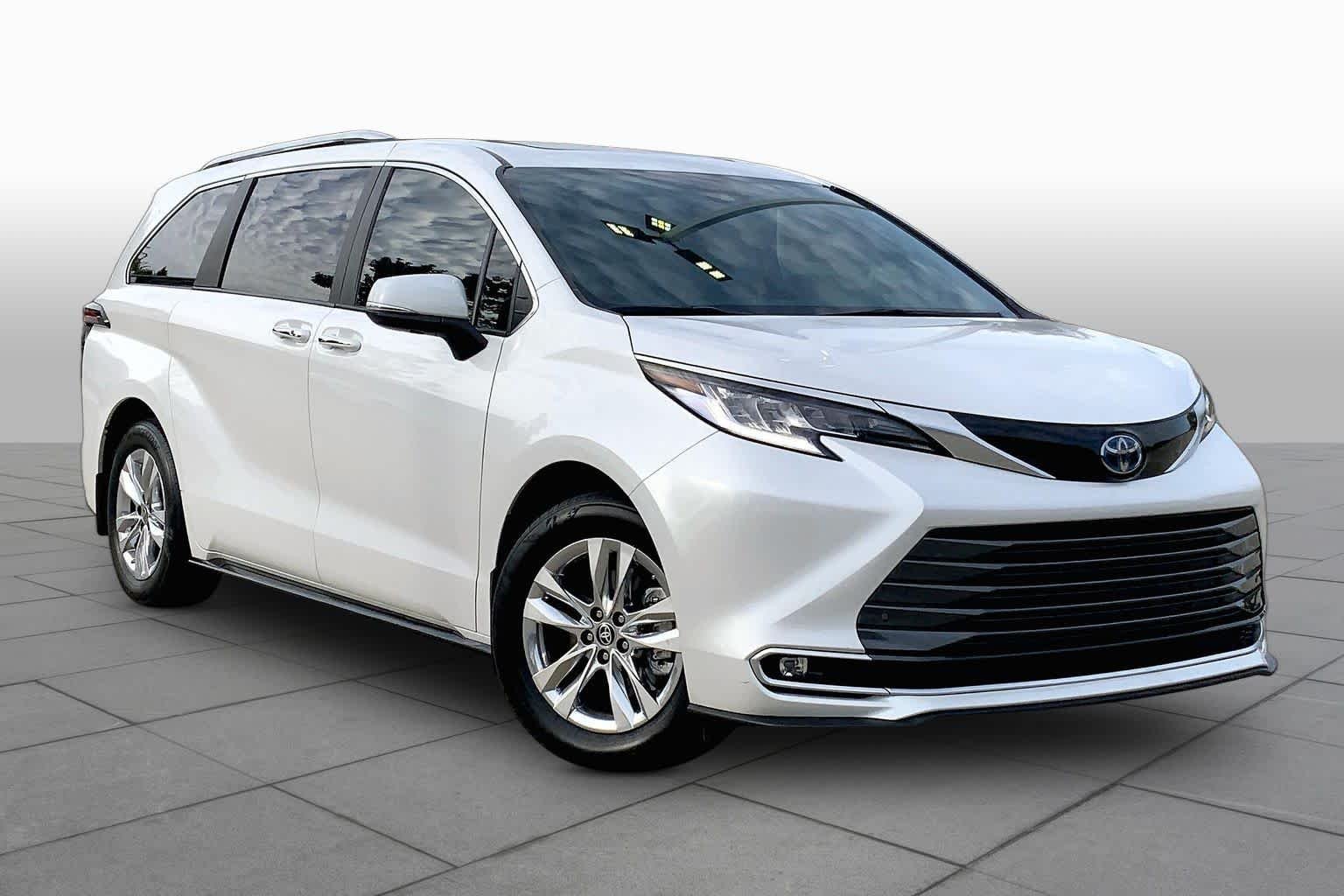 Pre-Owned 2024 Toyota Sienna Limited