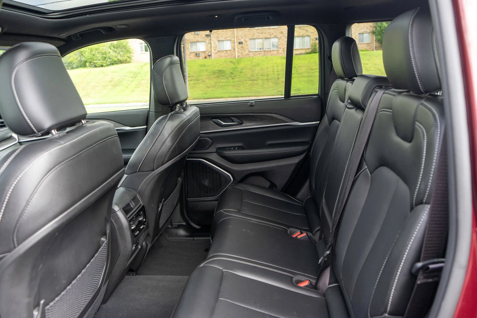 Used 2024 Velvet Red Pearlcoat Jeep Limited image 32