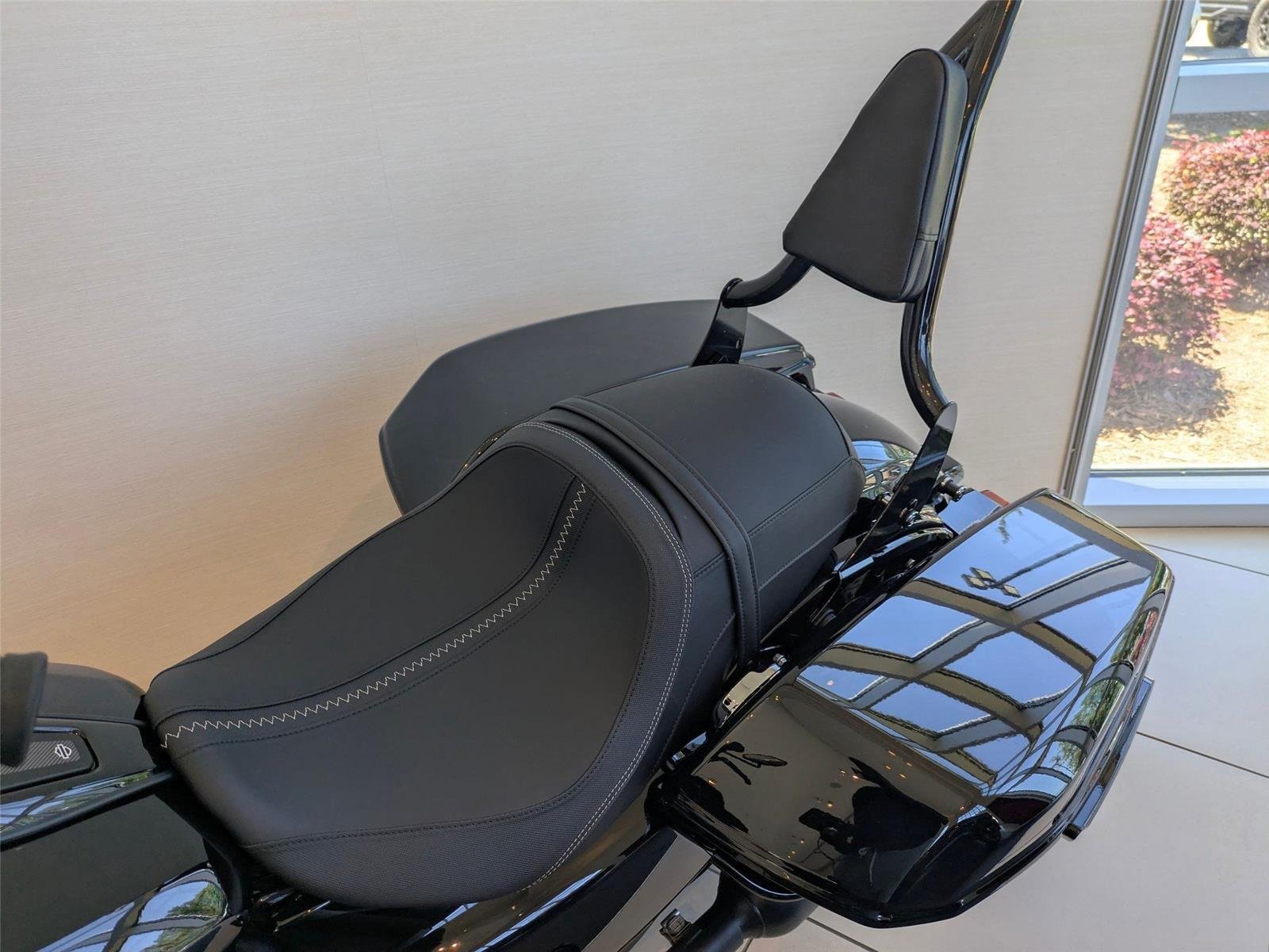 Used 2025 BLACK HARLEY DAVIDSON ROAD GLIDE image 15