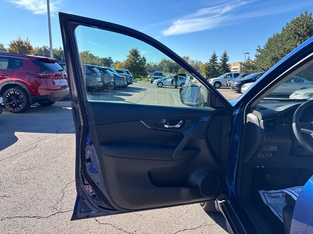 Used 2017 Blue Nissan SV image 16