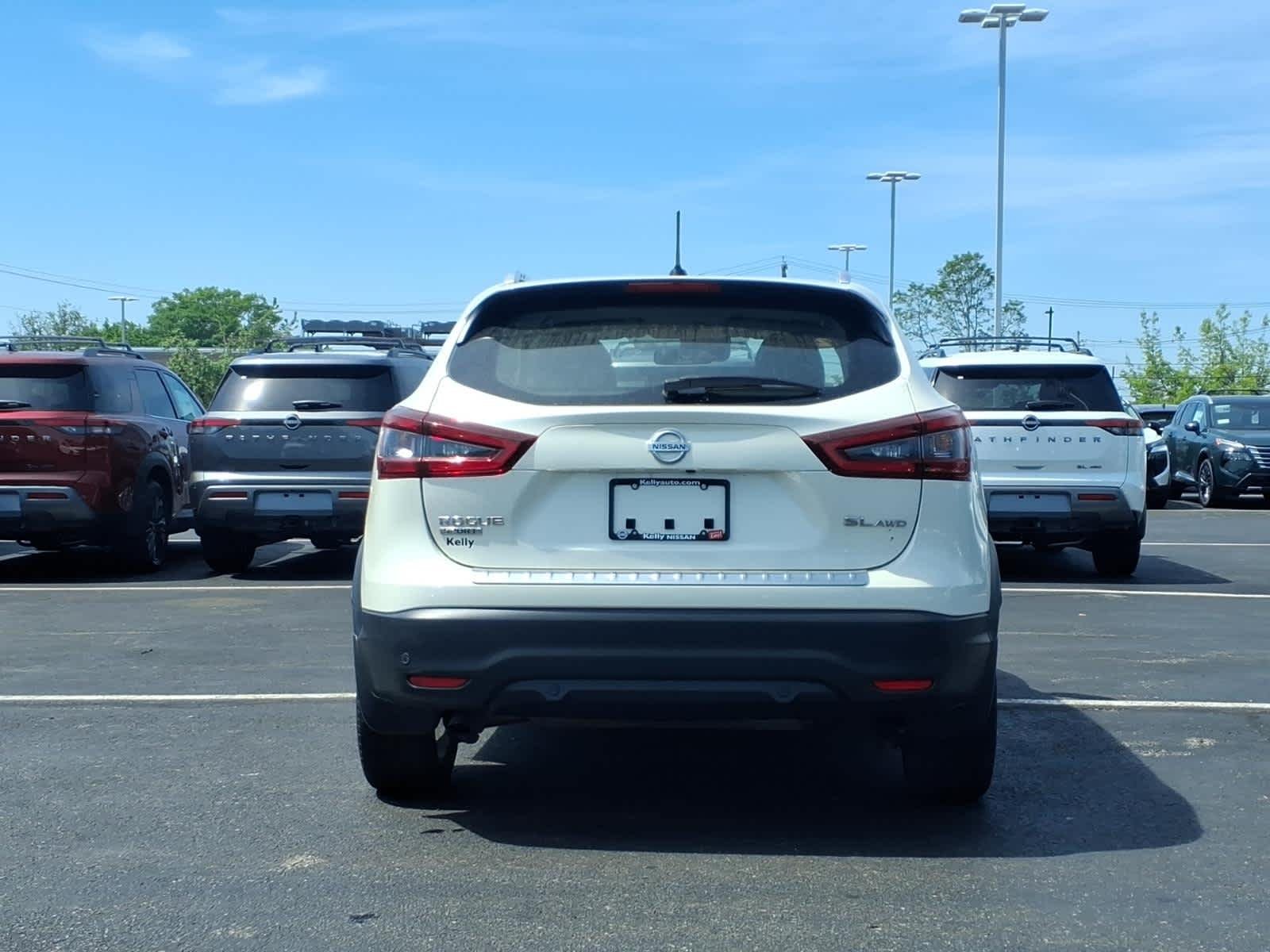 Certified Used 2022 Pearl White Tricoat Nissan SL image 6